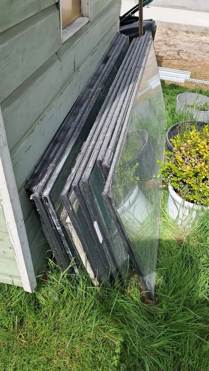 12 Panes of glass - Image 3