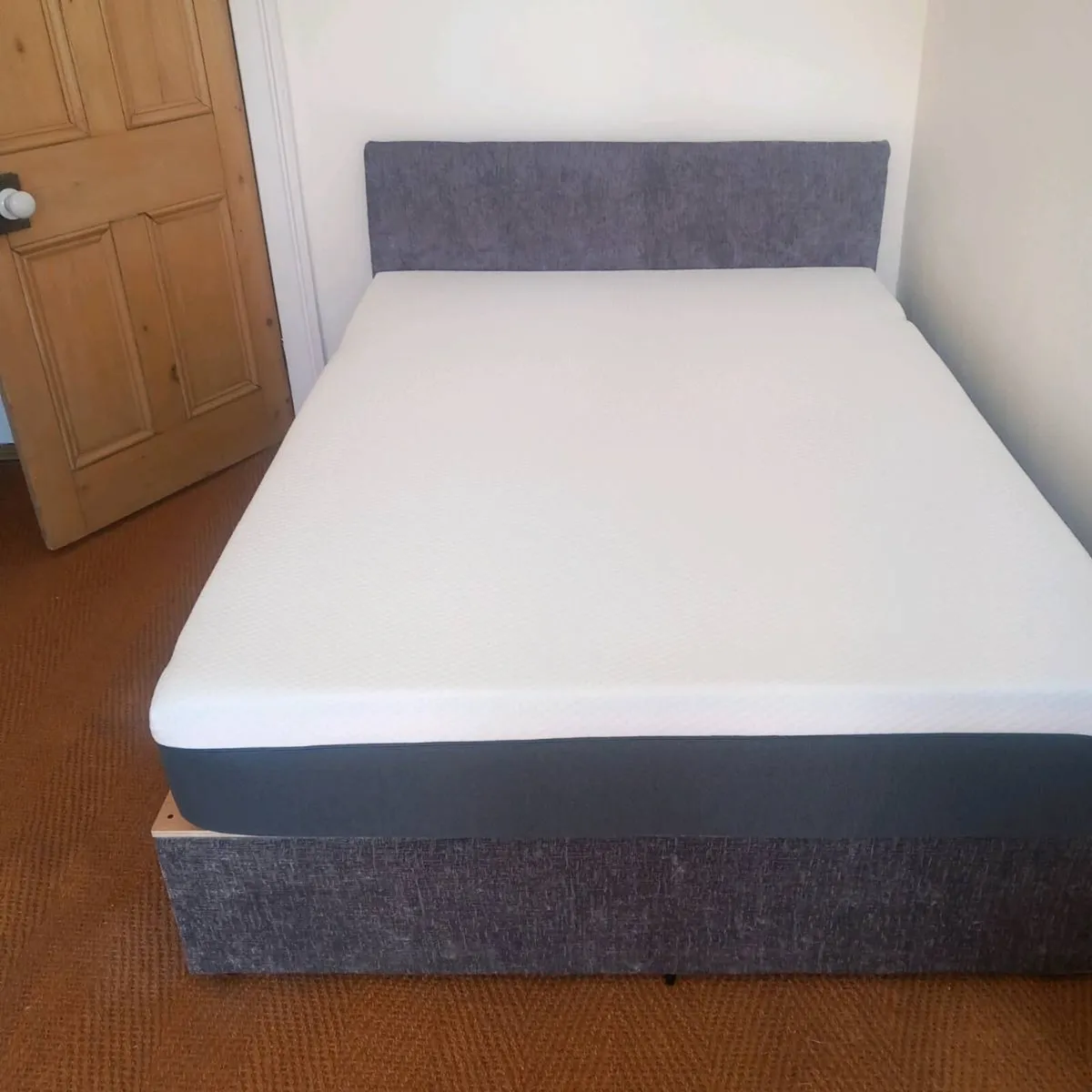 Double bed and brand new emma mattress - Image 2