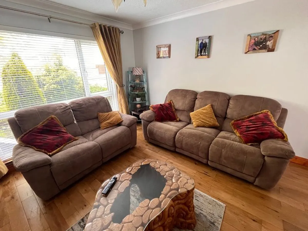 2 & 3 Seat recliner sofa's - Image 1