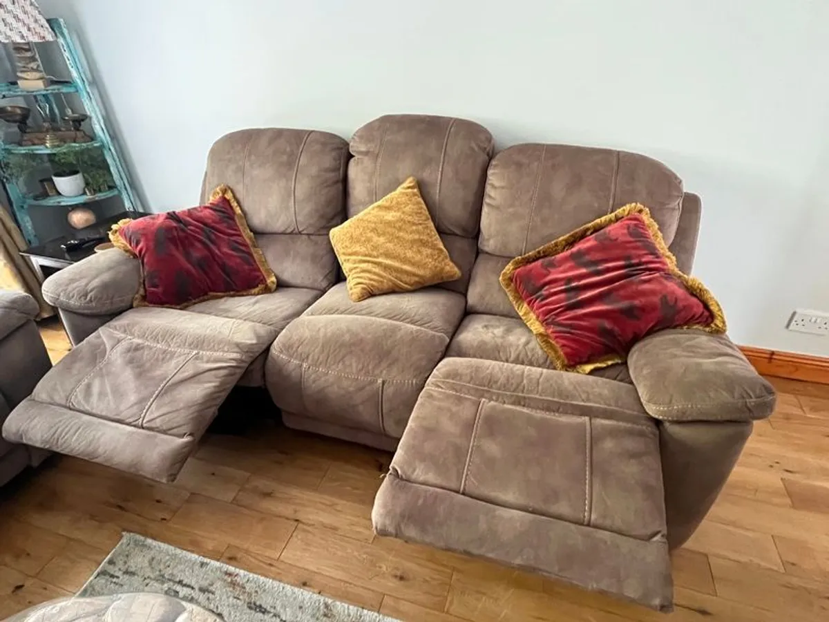 2 & 3 Seat recliner sofa's - Image 2
