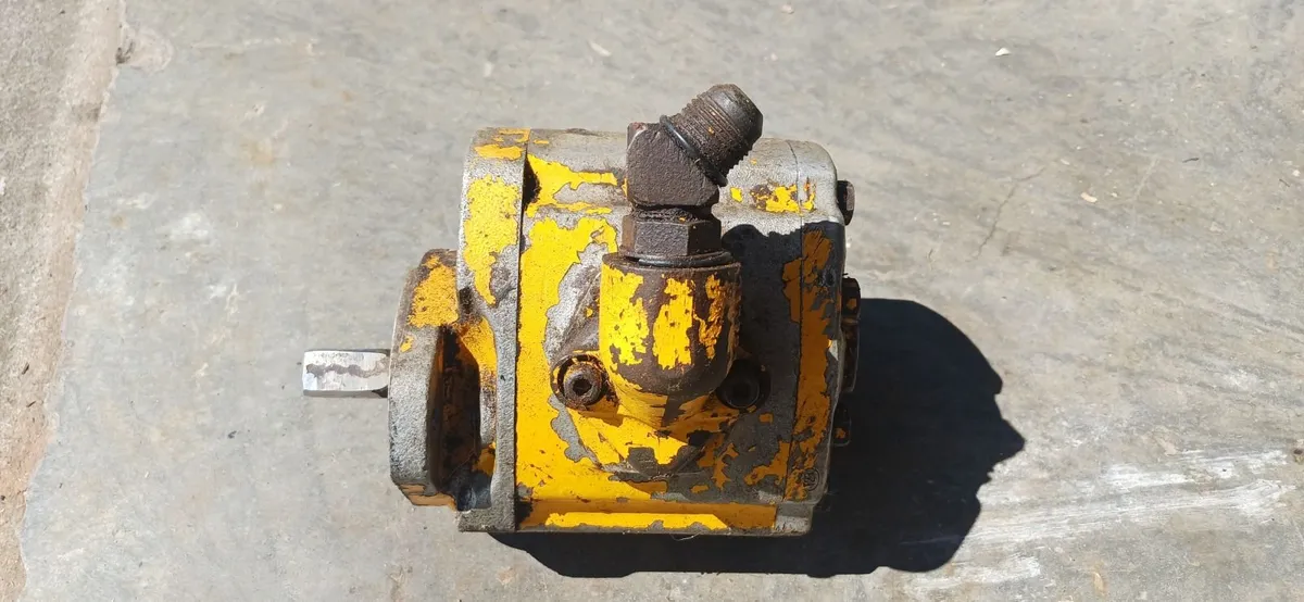 MF 165 Loader - Image 3