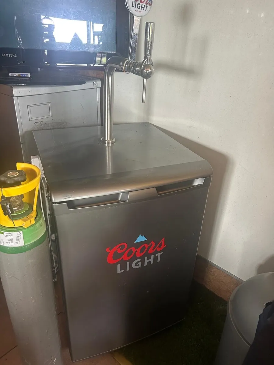 Contents of garden bar - Image 1