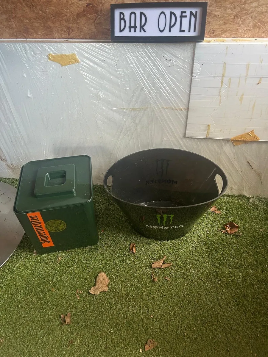 Contents of garden bar - Image 3