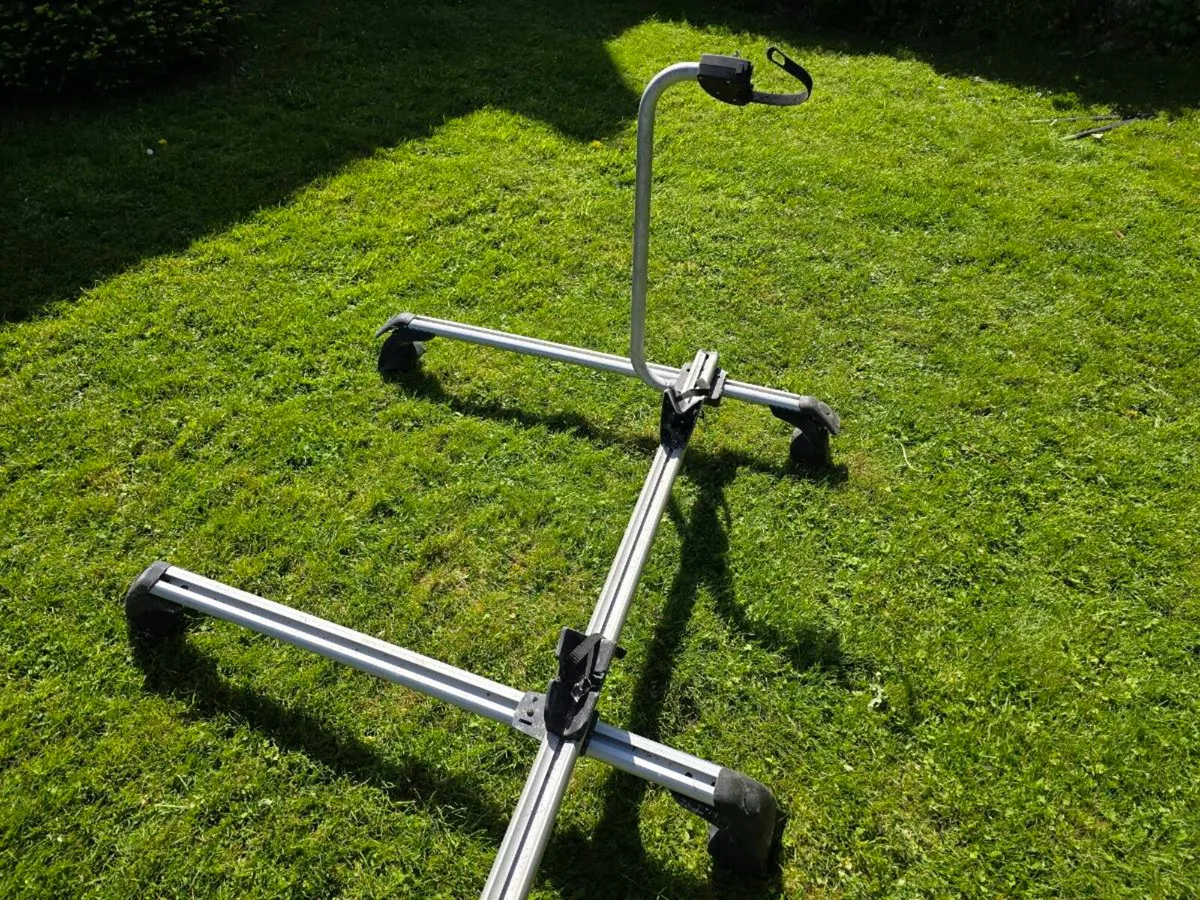 BMW Roof bars with cycle carrier - Image 1