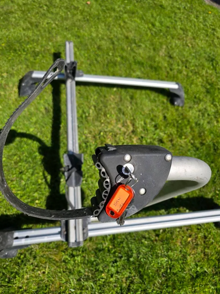 BMW Roof bars with cycle carrier - Image 4
