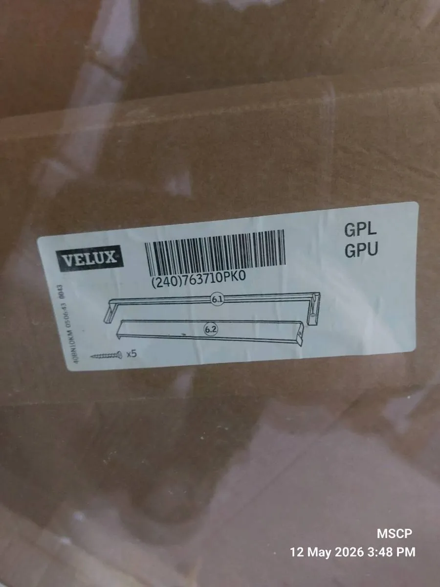 VELUX Roof Window 94 × 140 cm – New, Opened Packag - Image 3