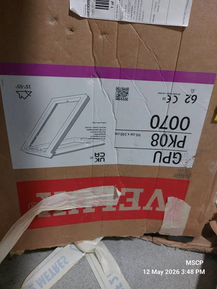 VELUX Roof Window 94 × 140 cm – New, Opened Packag - Image 4