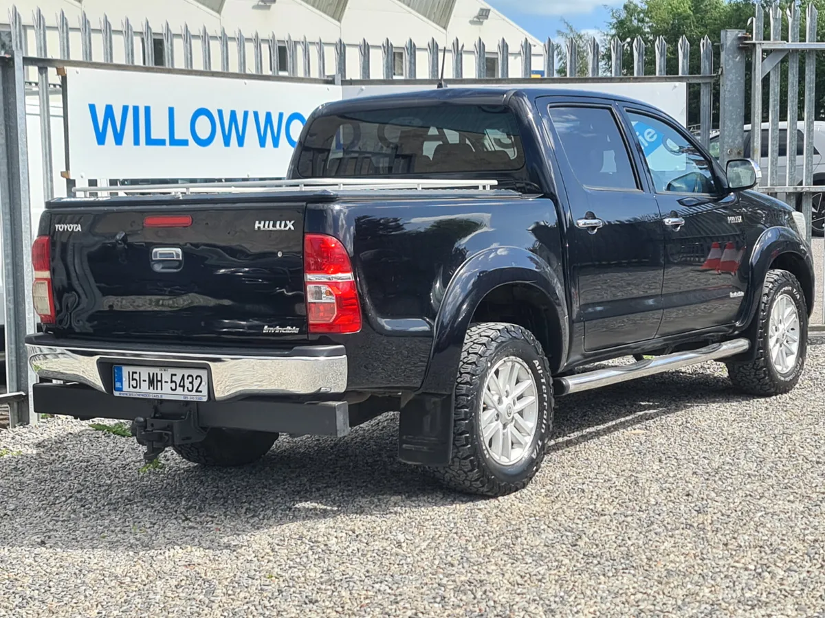 Toyota Hilux 3.0 d4d invincible automatic 2015 - Image 2