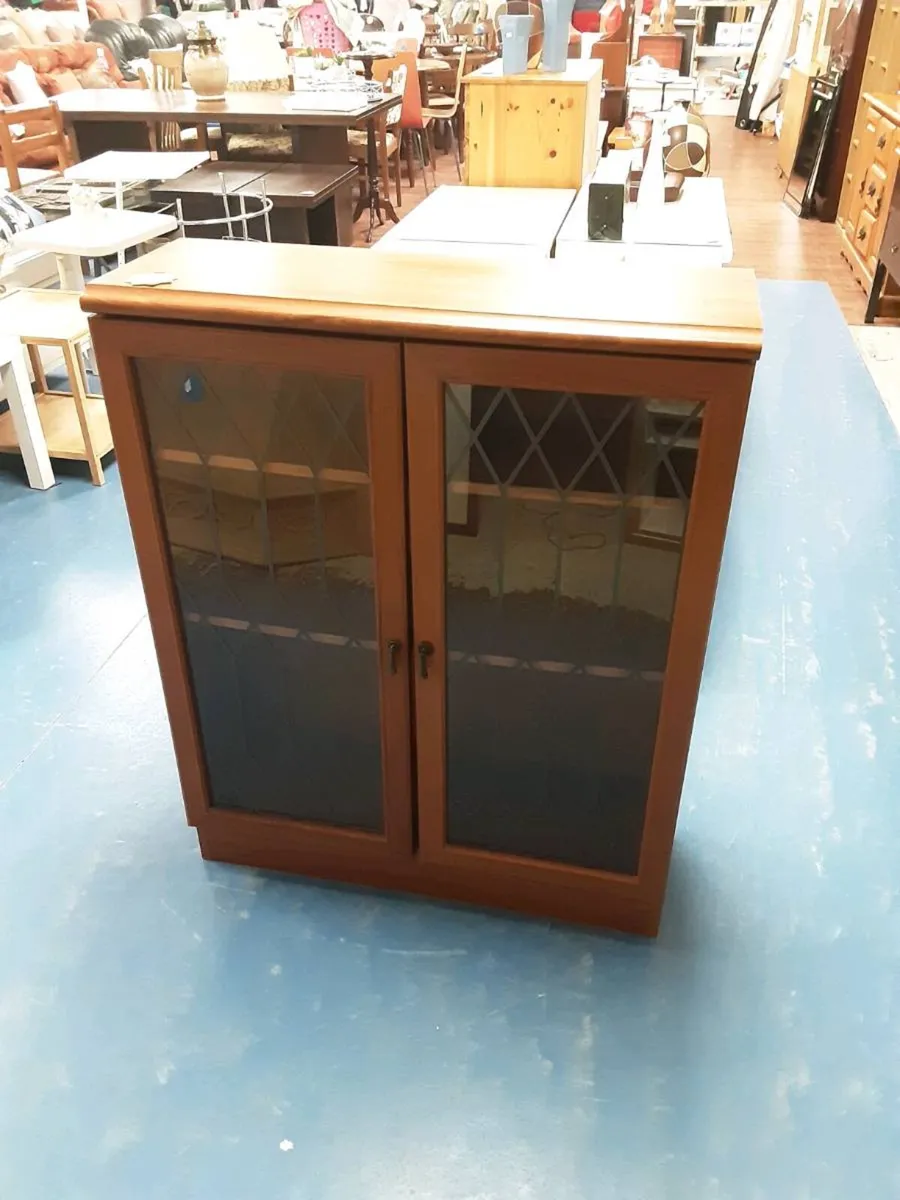 GLASS CABINET - Image 1