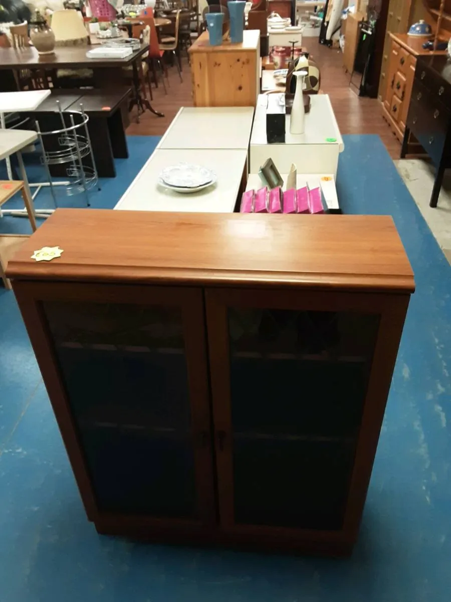 GLASS CABINET - Image 2