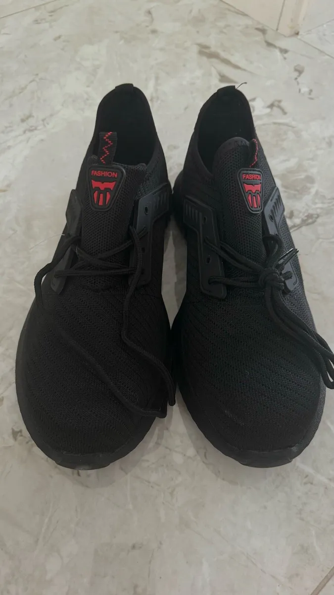 Men safety shoes size 44 - brand new - Image 1