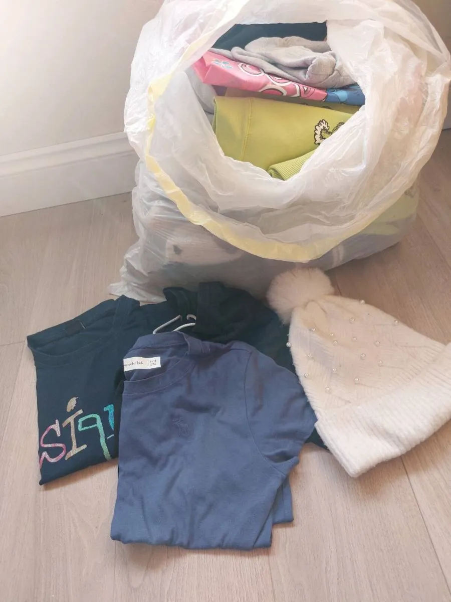 Girls 9-11 y. Bundle of clothes - Image 1