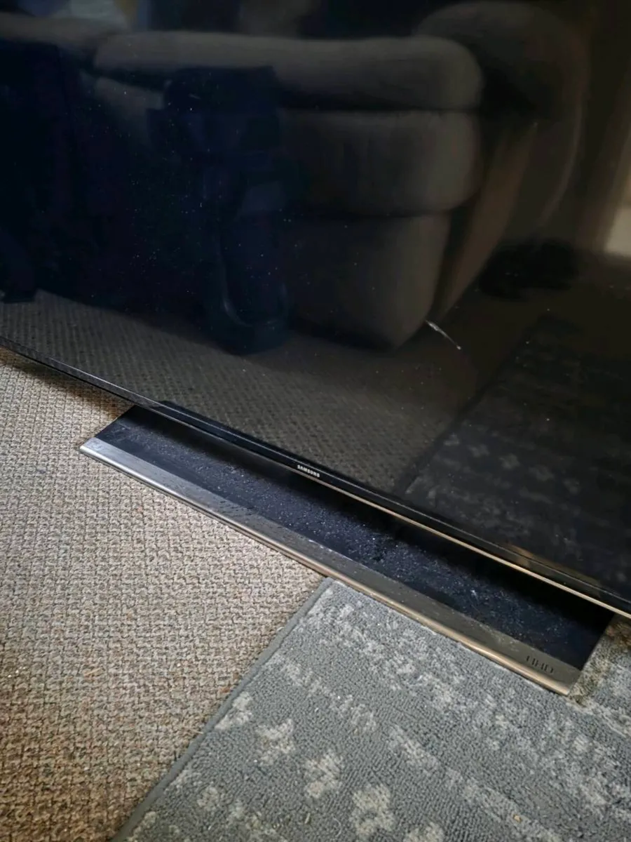 55" smart Samsung Tv - Image 2