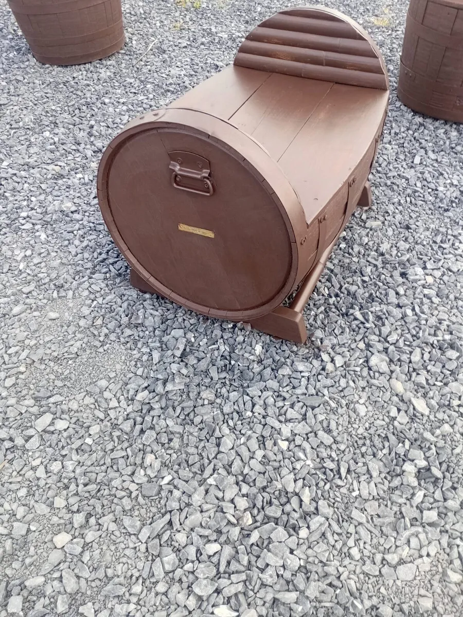 Whiskey barrel seat / bench - Image 2