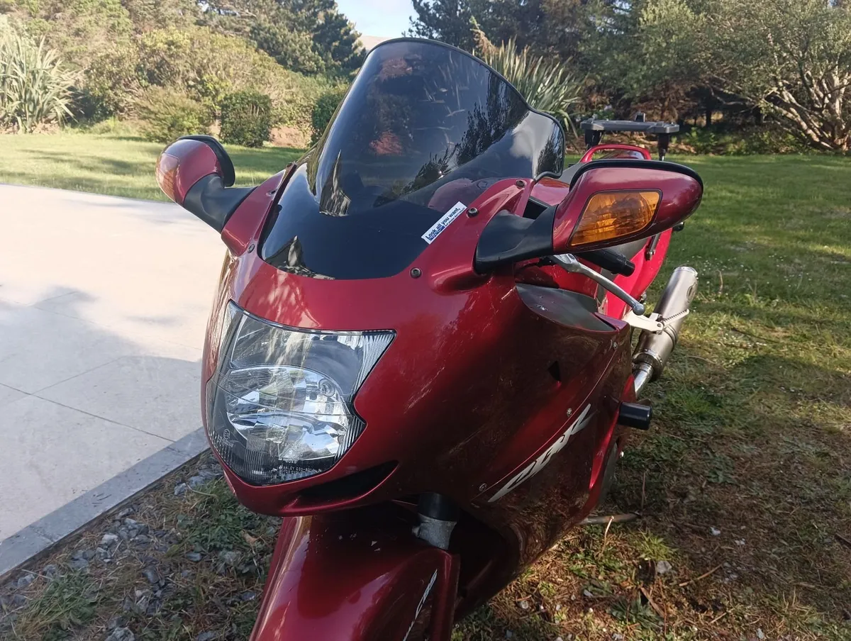 Honda Blackbird CBR1100XX - Image 1