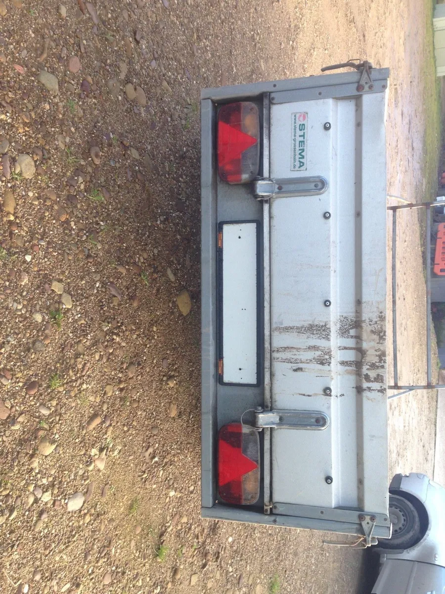 Trailer - Image 1