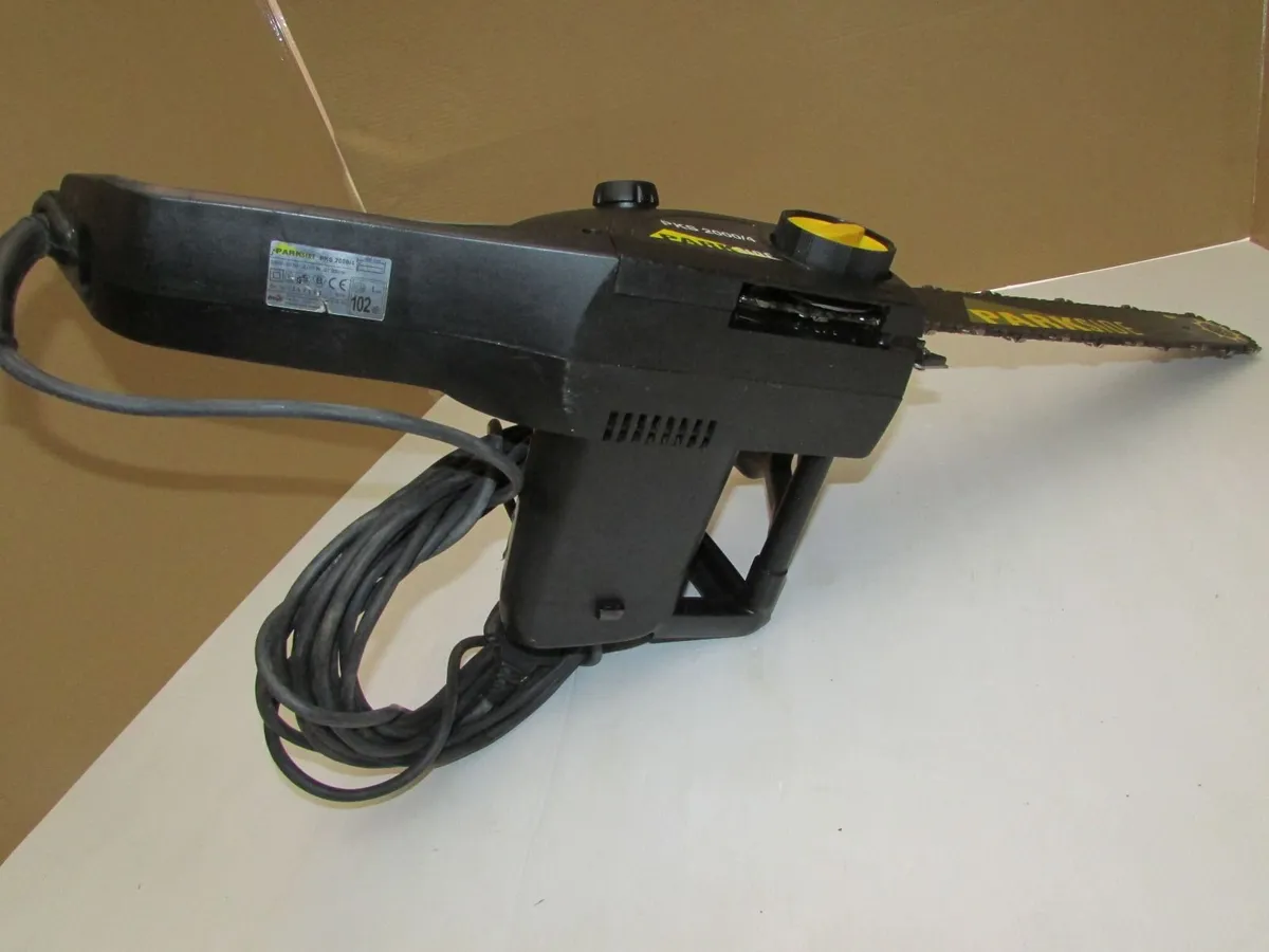 Shark vacuum cleaner - Image 2