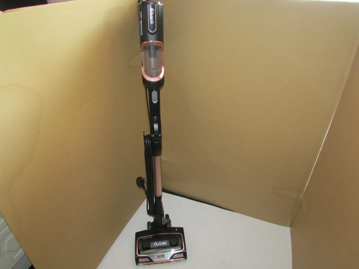 Shark vacuum cleaner - Image 3