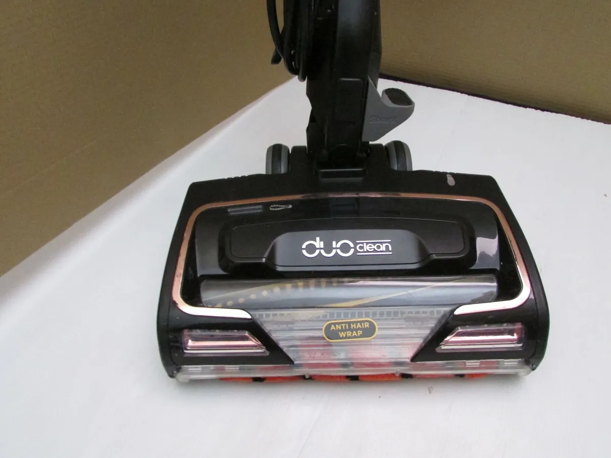 Shark vacuum cleaner - Image 4