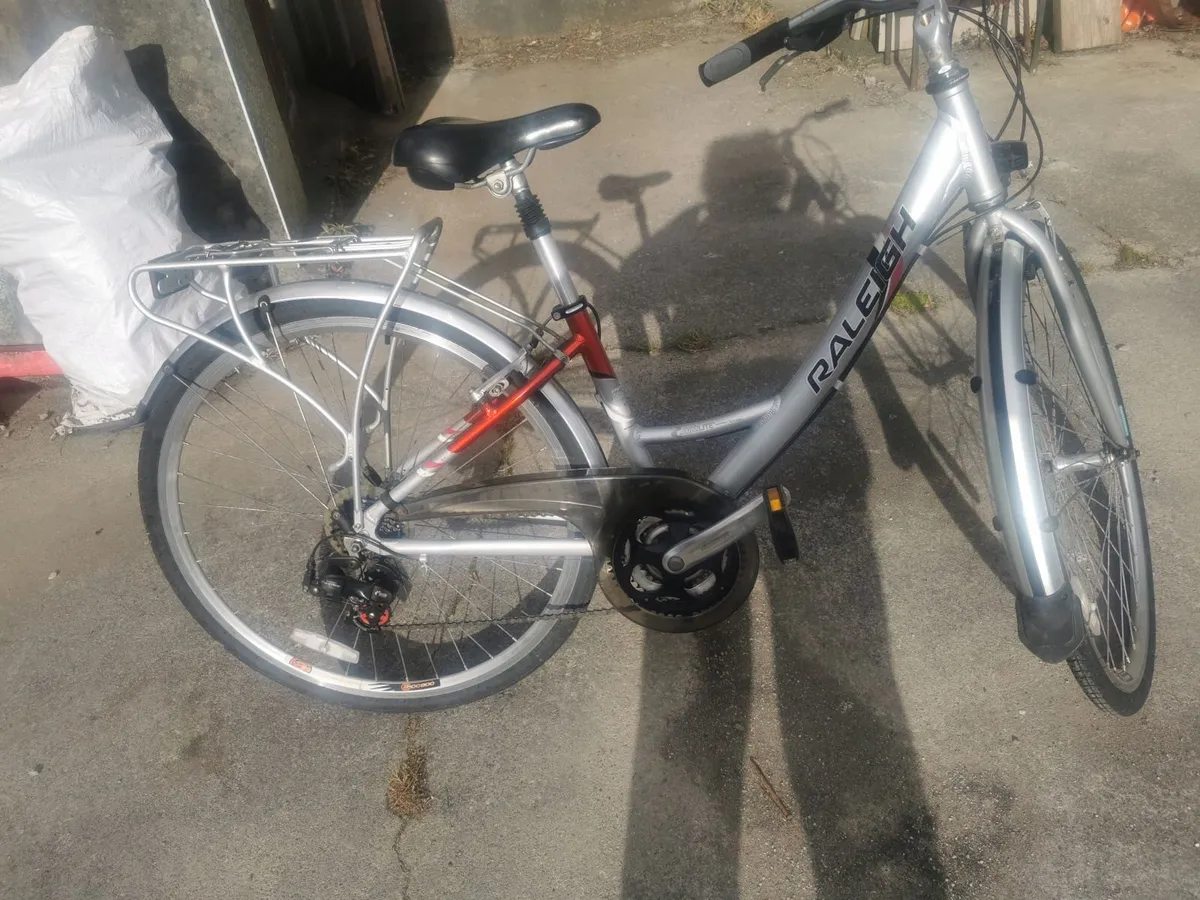 Ladies bicycle - Image 1