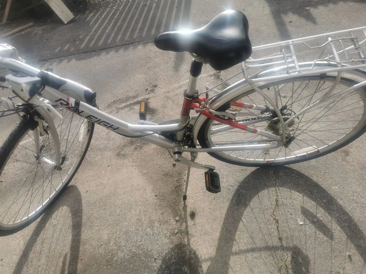 Ladies bicycle - Image 2