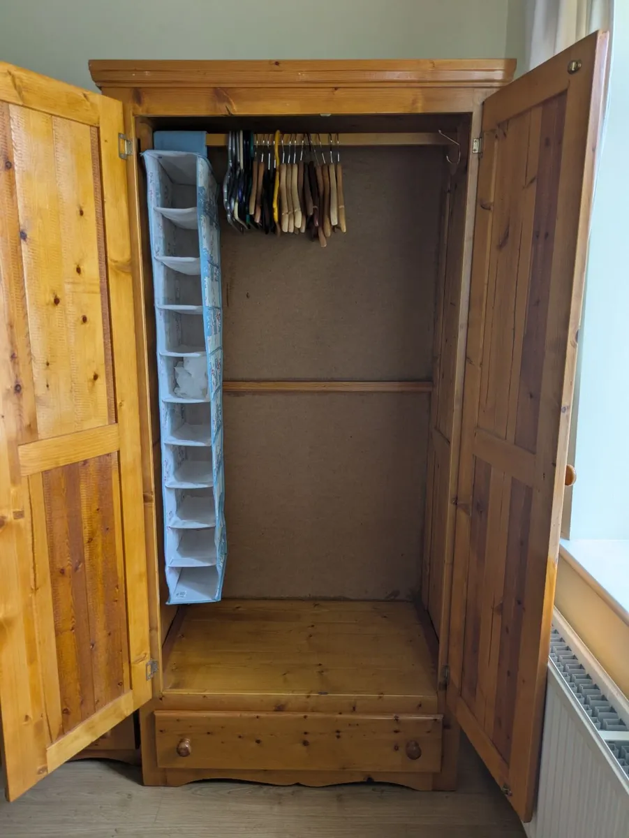 Bedroom furniture - Image 1
