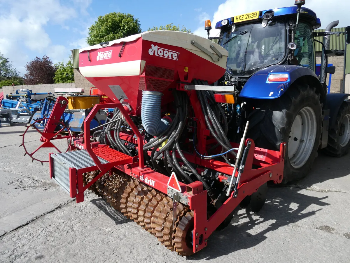 Moore 32 row Uni Drill - Image 4