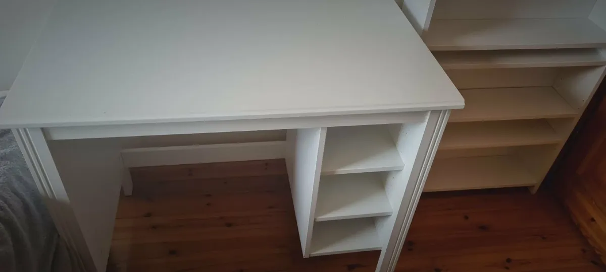 Desk White 90x52 cm  with 2x desk top Shelves - Image 4