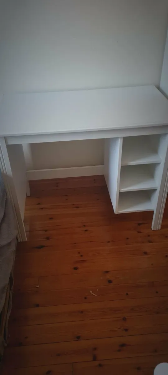 Desk White 90x52 cm  with 2x desk top Shelves - Image 1