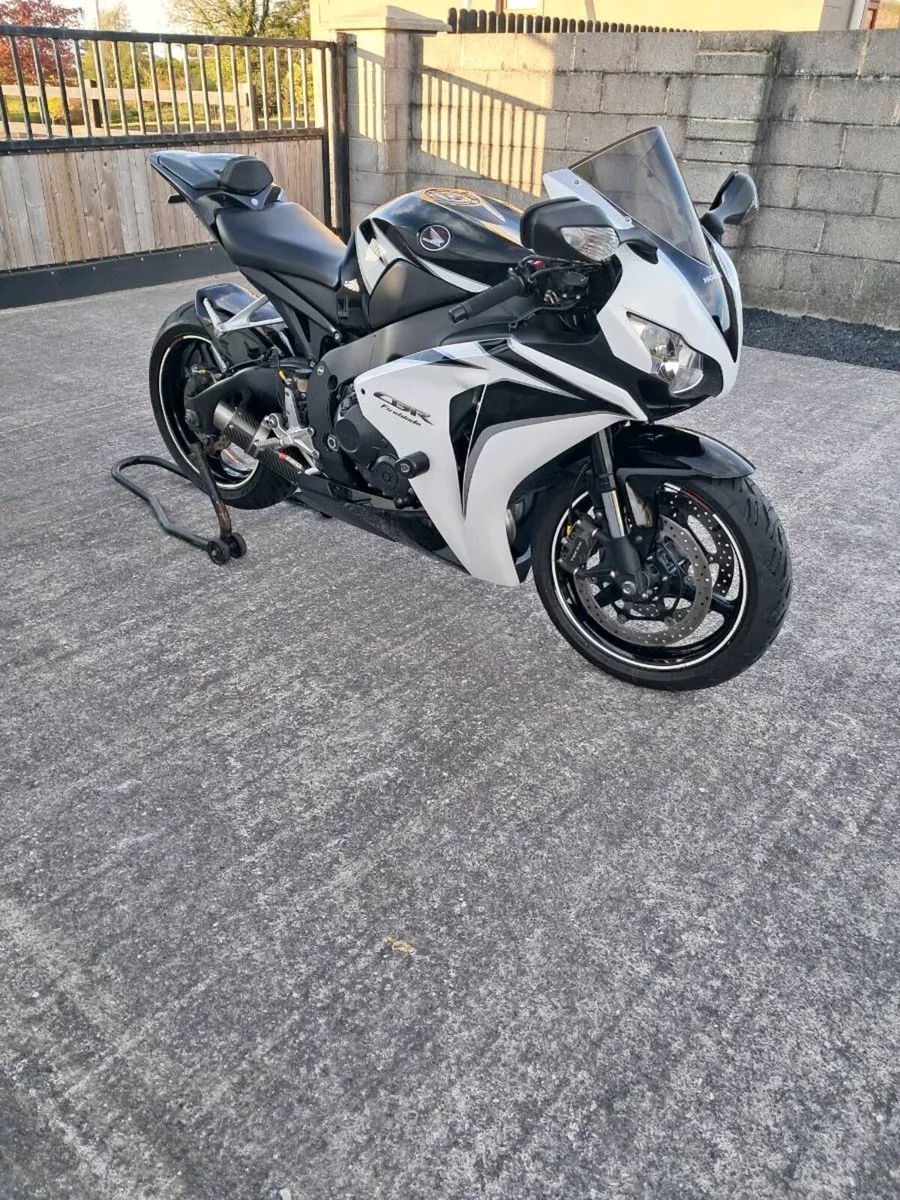 Honda cbr1000rr - Image 1
