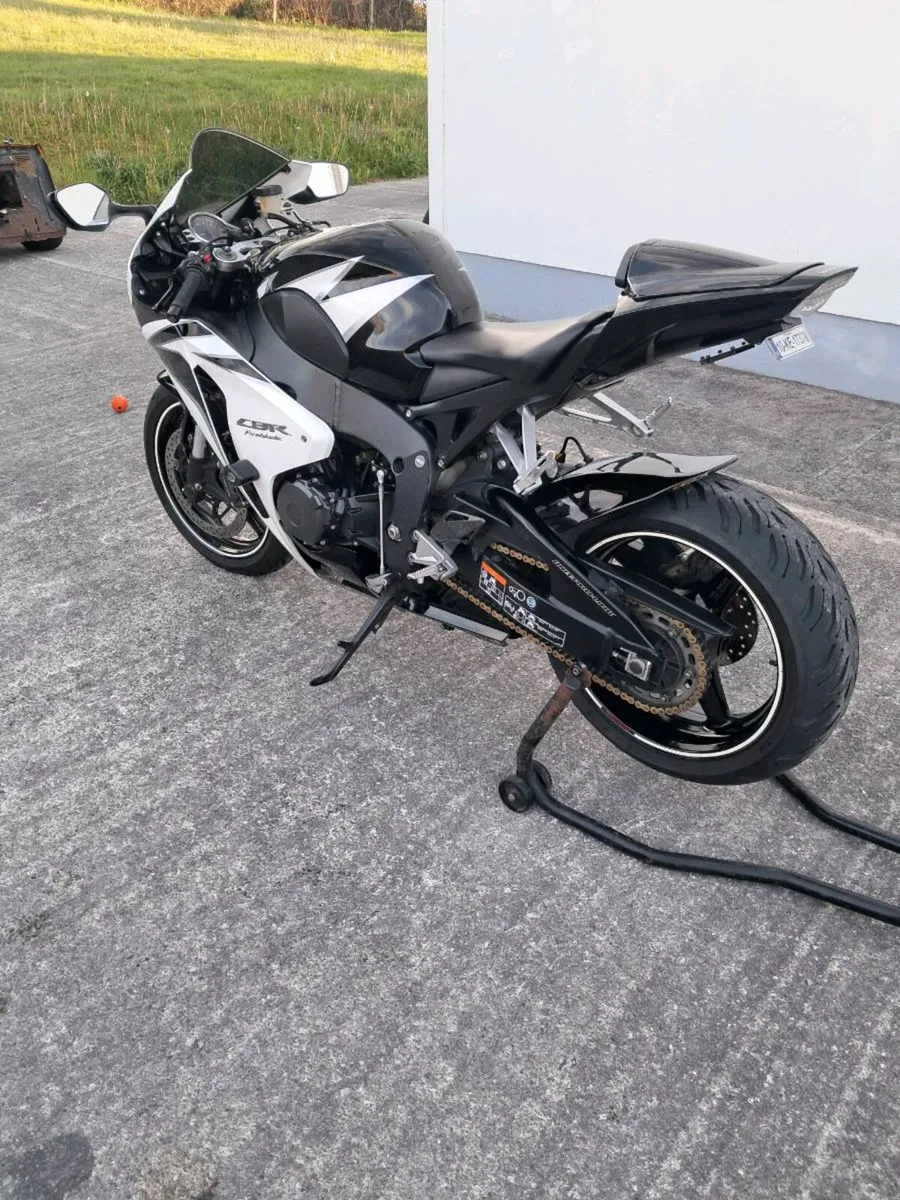 Honda cbr1000rr - Image 2
