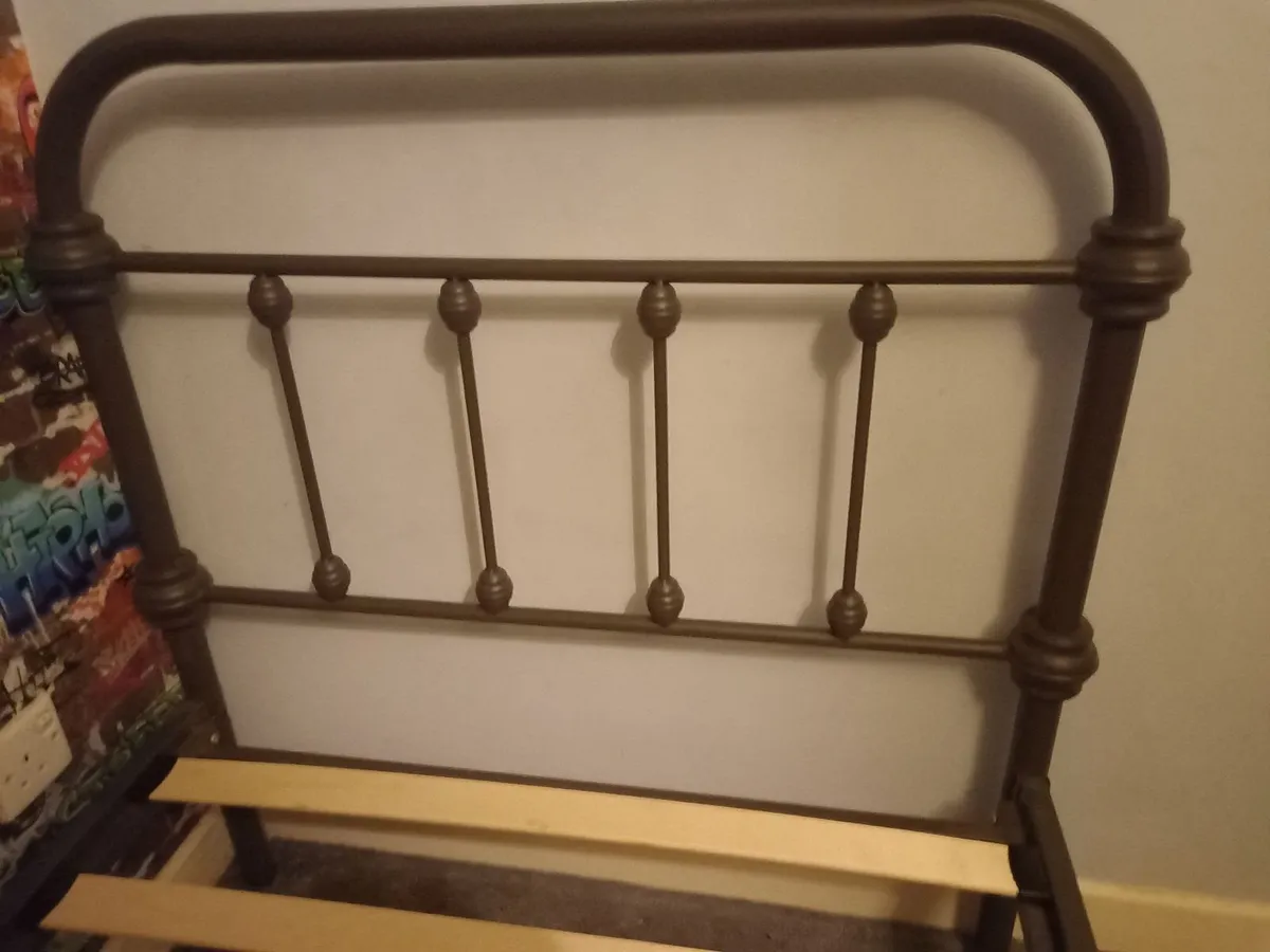 Single bed frame - Image 1