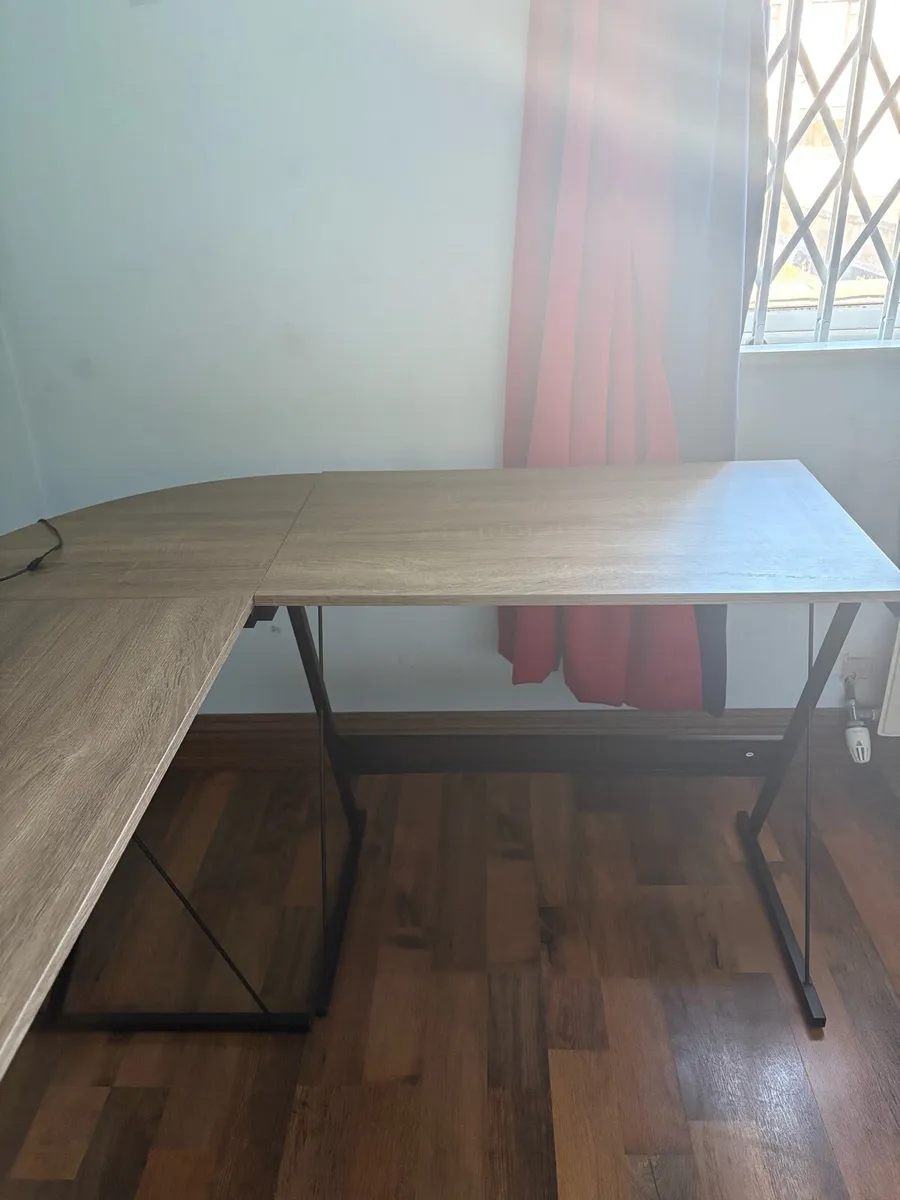 Corner desk - Image 1