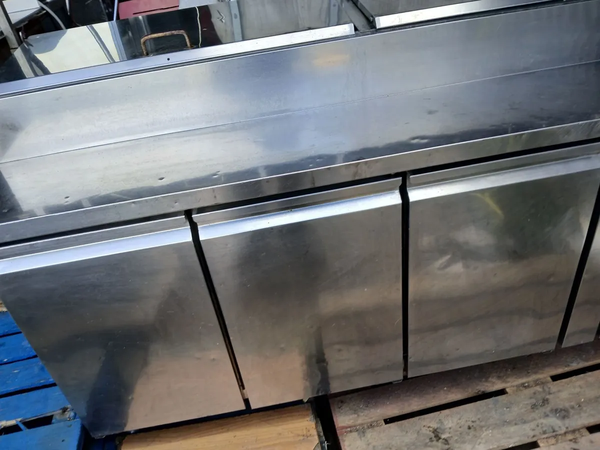 Staneless steel cabbinet work bench on wheels - Image 3