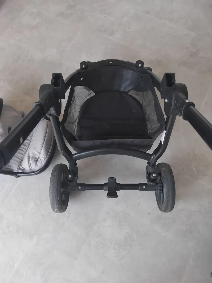 Pram - Image 1