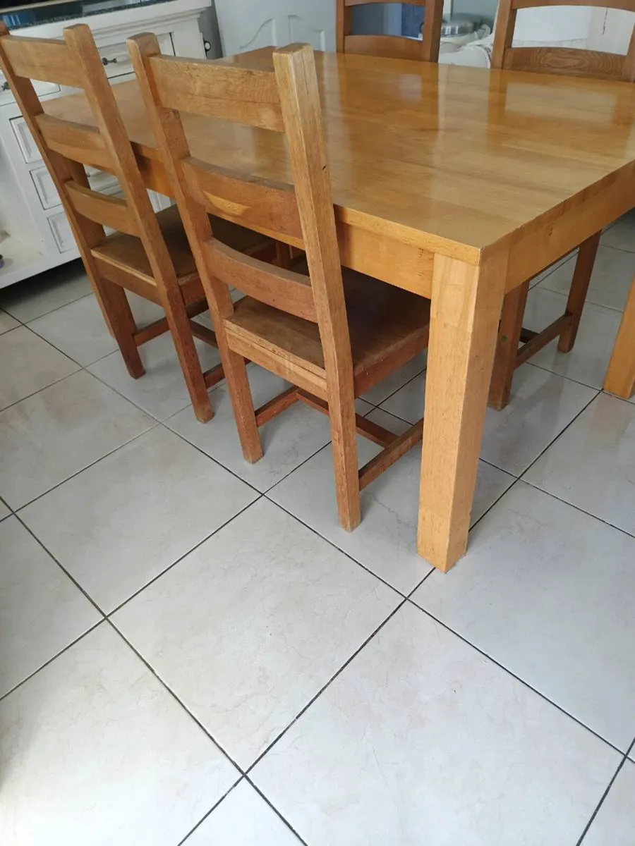 Table and chairs - Image 3