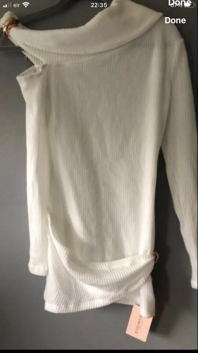 Ladies BNWT top size S €5 - Image 1