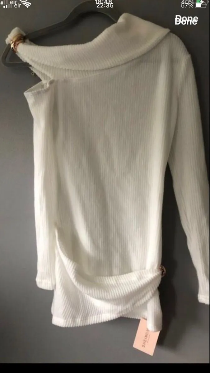 Ladies BNWT top size S €5 - Image 2