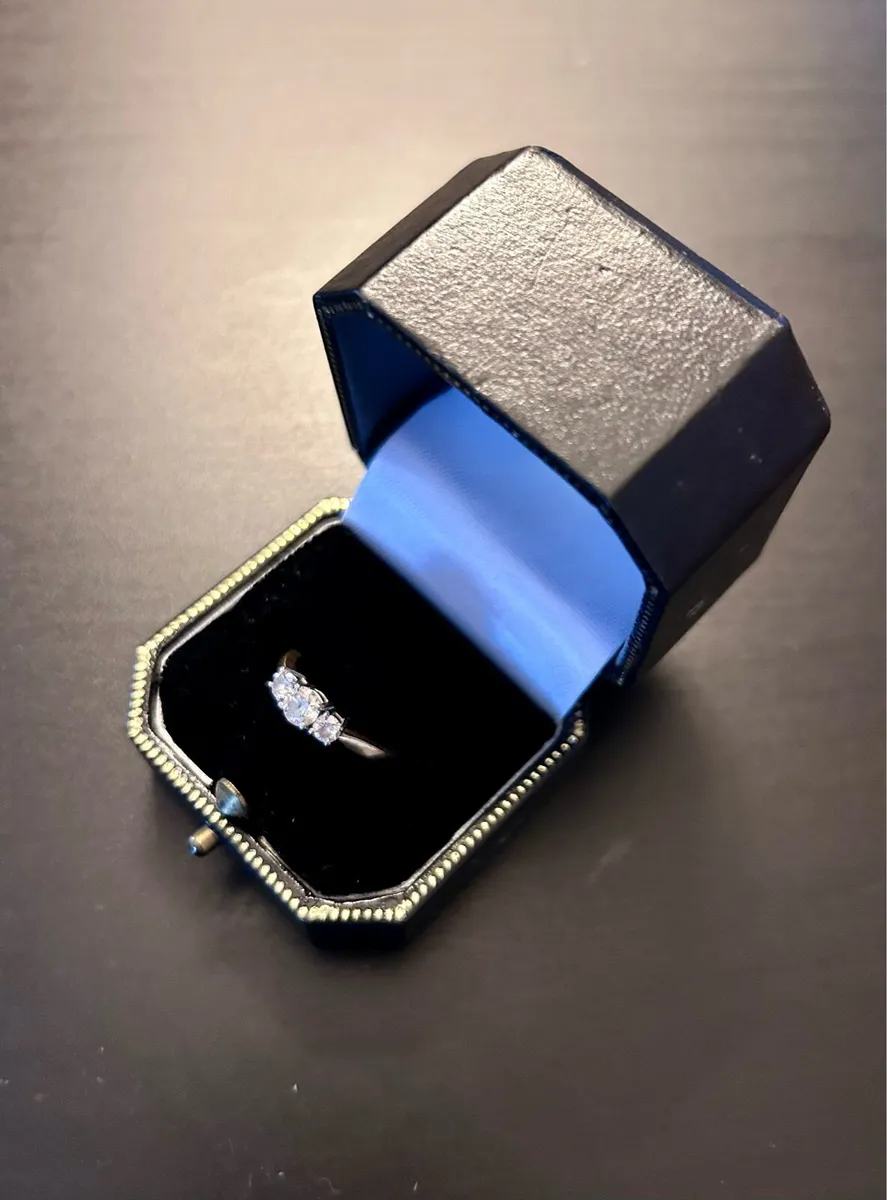 Vintage 18c Gold and Diamond Trilogy ring - Image 2