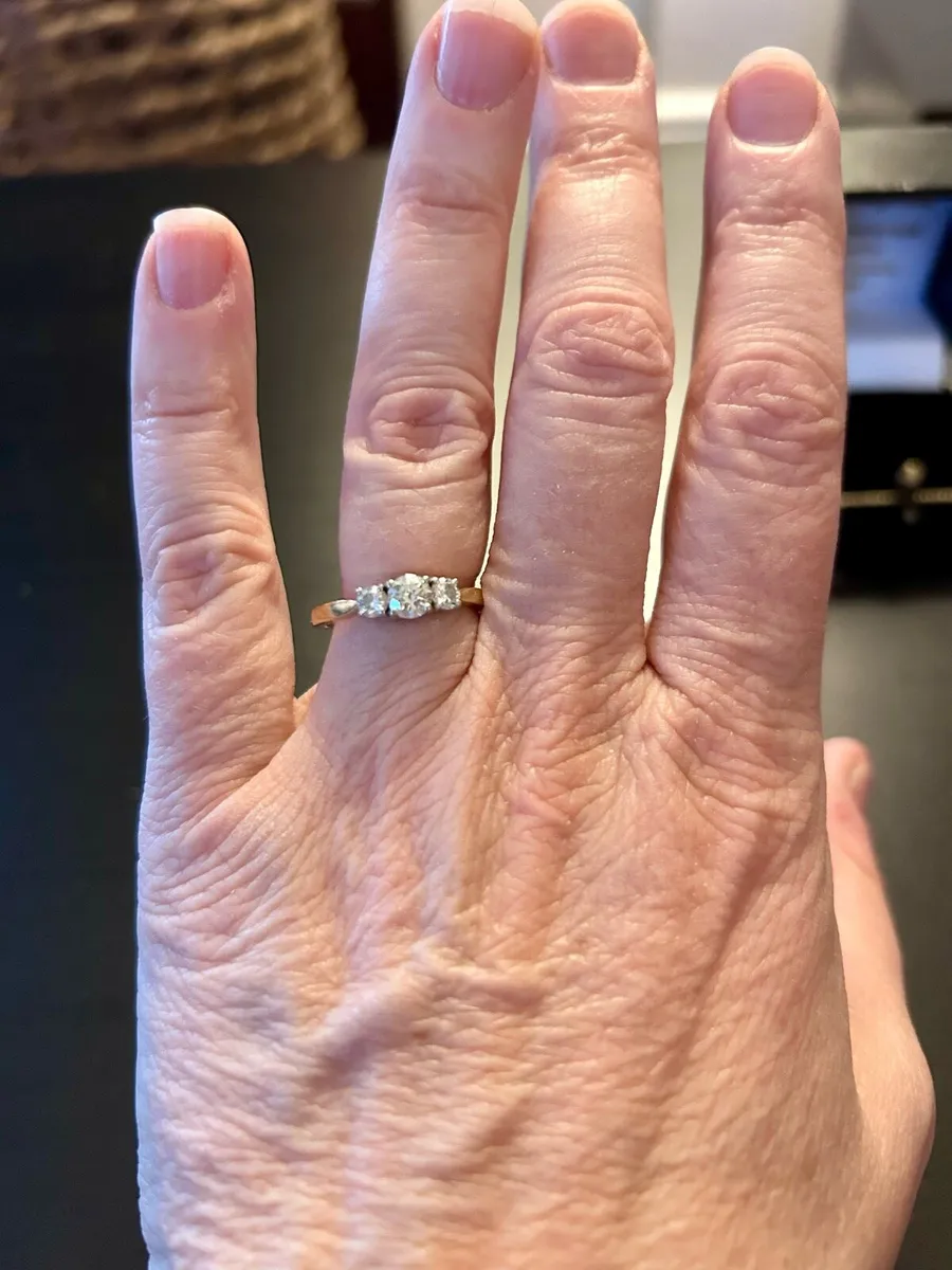Vintage 18c Gold and Diamond Trilogy ring - Image 3
