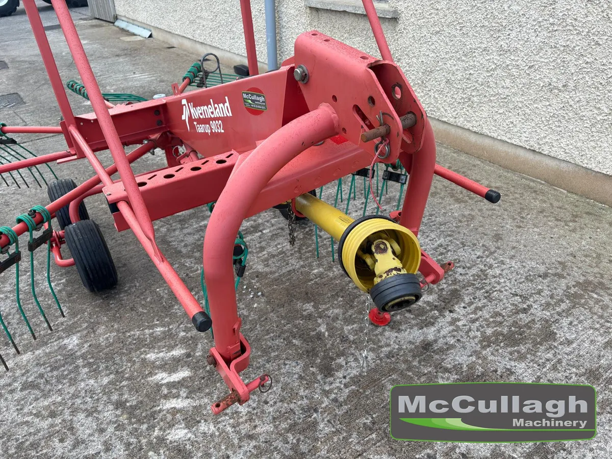 Kverneland Taarup 9032 Single Rotor Rake - Image 3