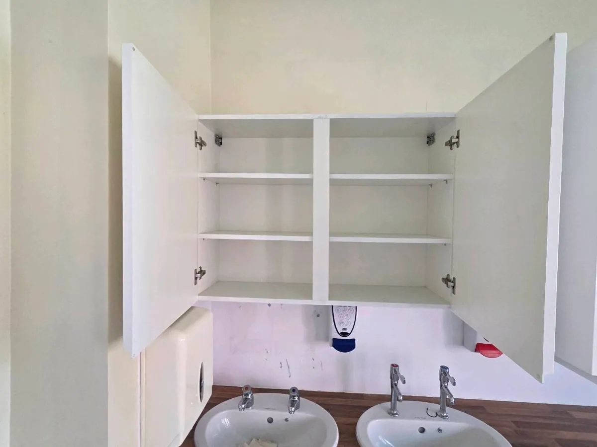 Glass White Kitchen Units - Image 3