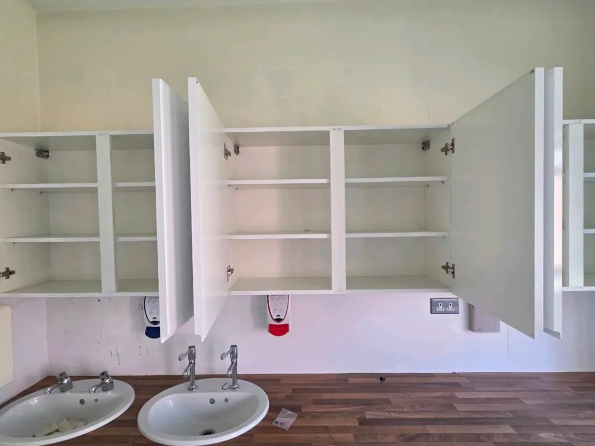 Glass White Kitchen Units - Image 4