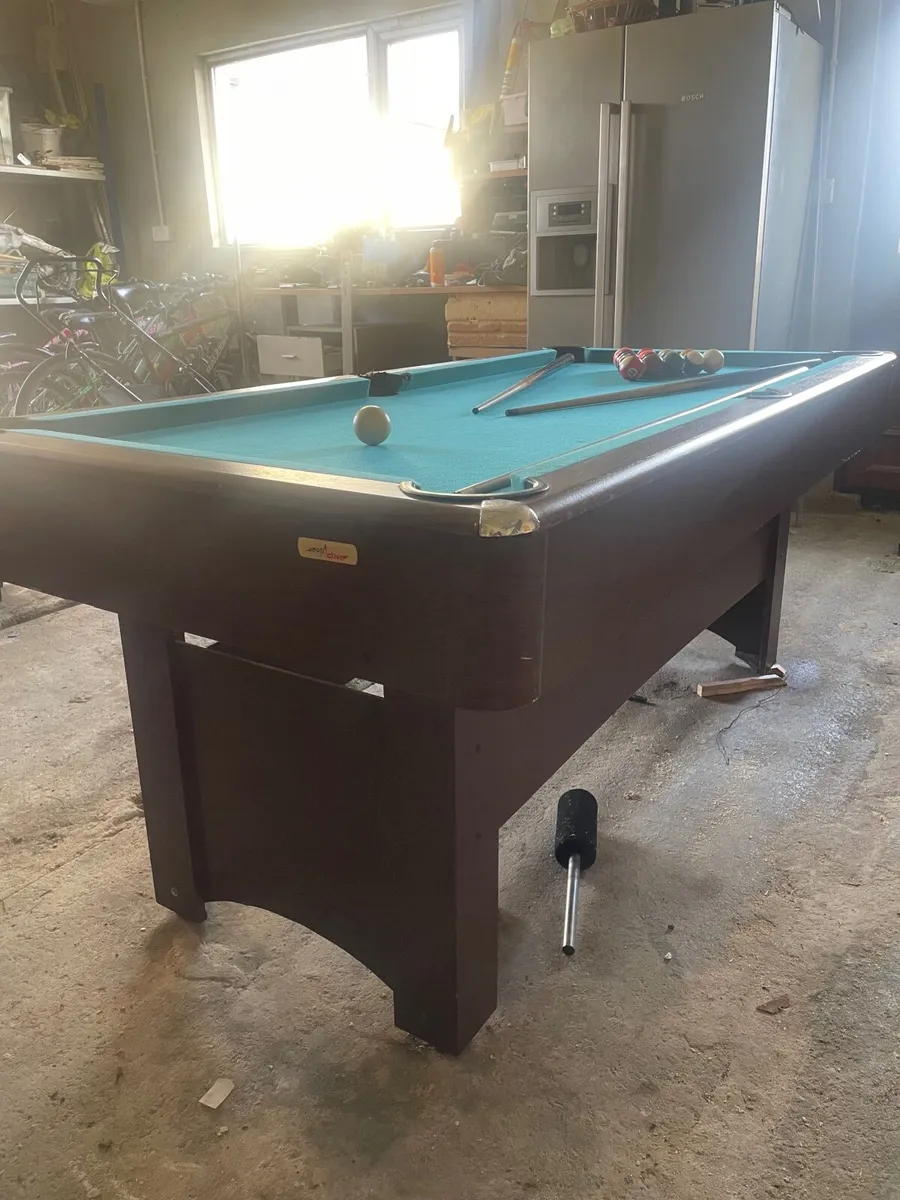Pool table - Image 1