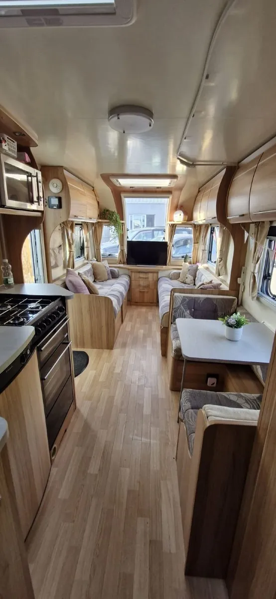 Caravan - Image 1