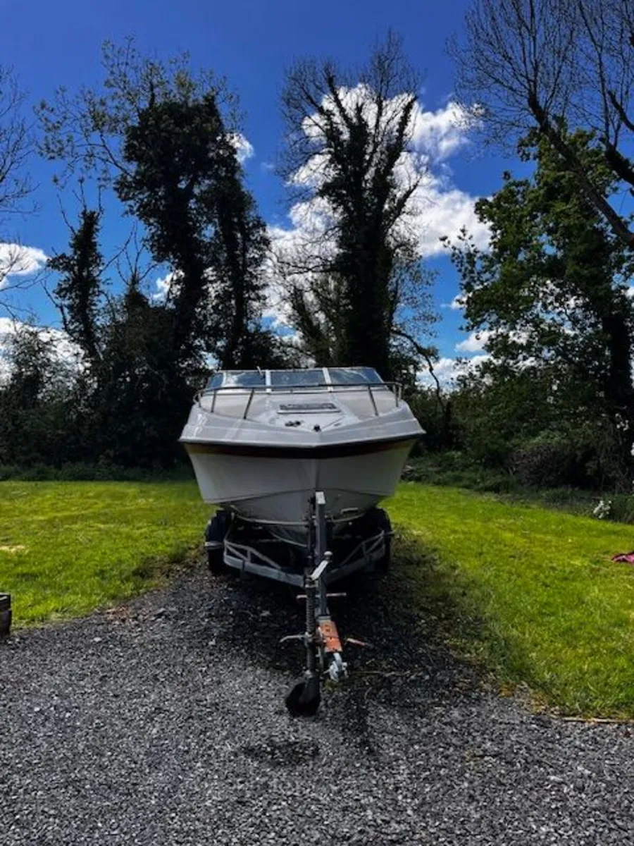 Crownline 210 Boat 21ft - Image 2