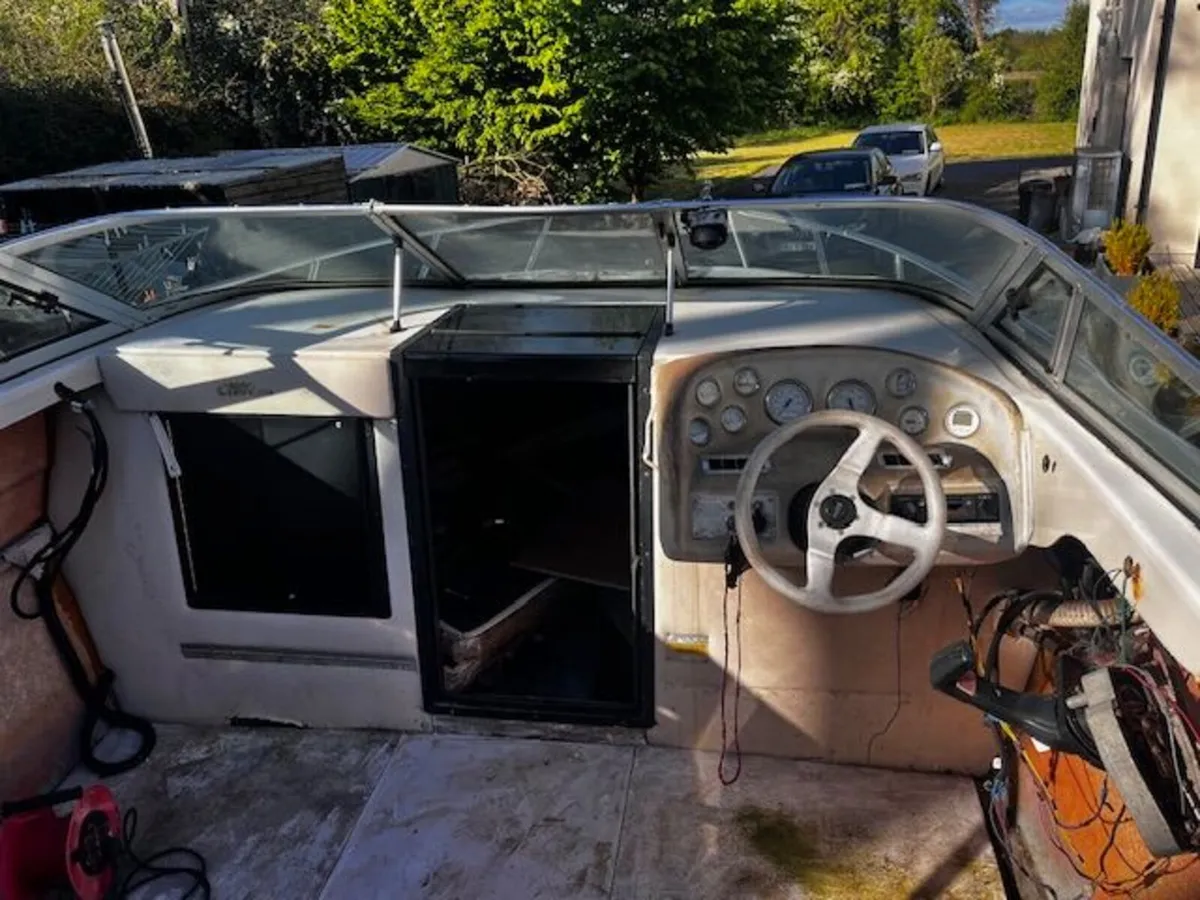 Crownline 210 Boat 21ft - Image 4