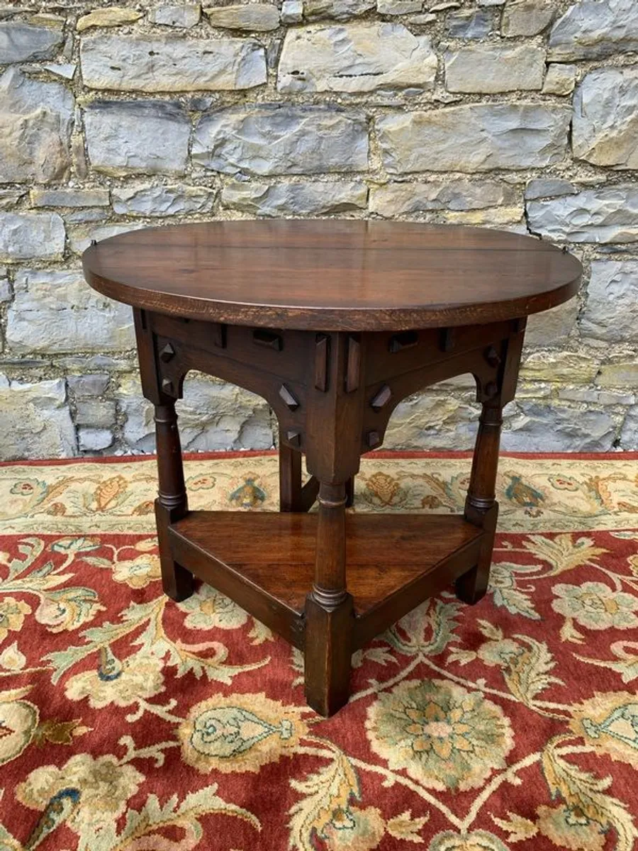 Early 20th Century solid oak gate leg drop leaf table. - Image 1