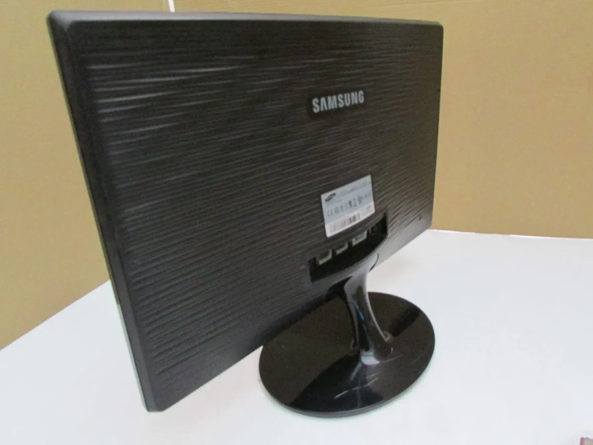 Samsung PC monitor - Image 3