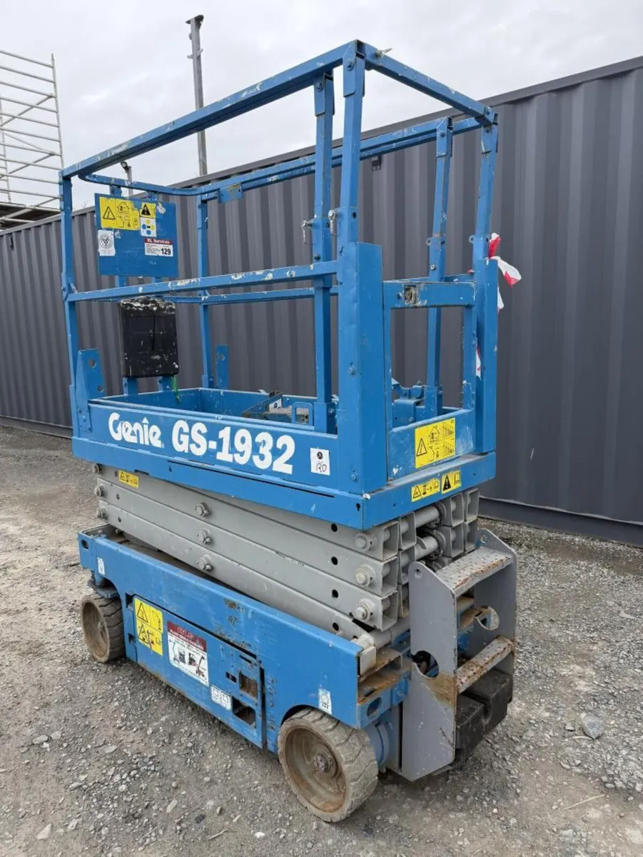 Genie GS-1932 Scissor Lift **Online Auction** - Image 3